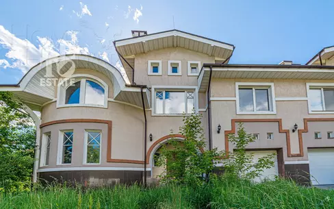 2-этажный таунхаус 330 м² без отделки