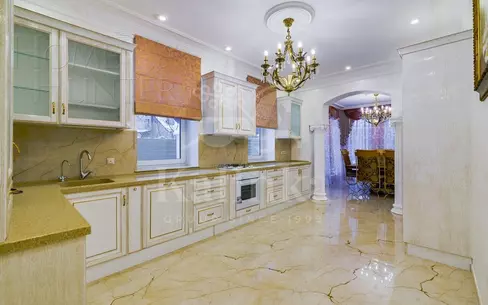 2-этажный таунхаус 720 м² с отделкой