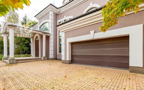 2-этажный коттедж 1 000 м² с отделкой