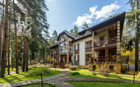 3-этажный коттедж 980 м² с отделкой