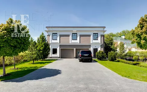 3-этажный коттедж 1 185 м² с отделкой