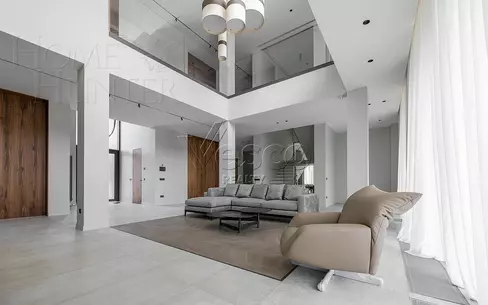 2-этажный коттедж 1 300 м² с отделкой