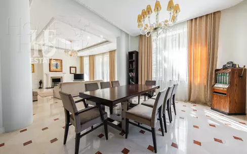 3-этажный коттедж 660 м² с отделкой