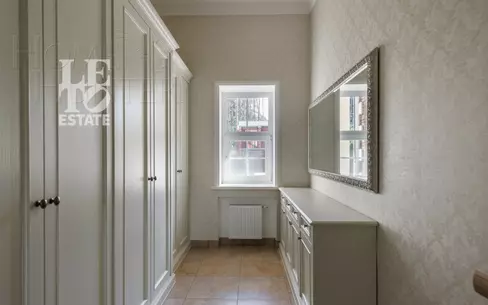 2-этажный коттедж 1 556 м² с отделкой