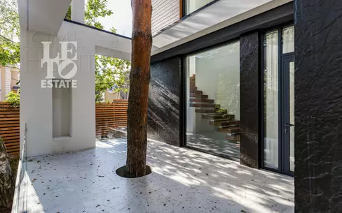 2-этажный коттедж 650 м² с отделкой