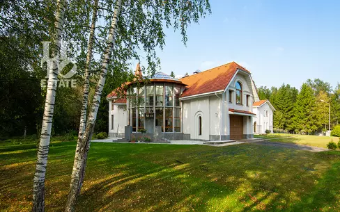 2-этажный коттедж 1 100 м² с отделкой