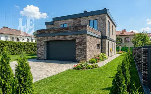 2-этажный коттедж 358.1 м² без отделки