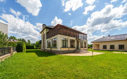 2-этажный коттедж 1 000 м² с отделкой