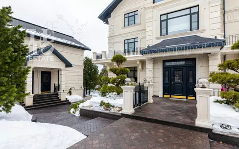 3-этажный коттедж 1 100 м² с отделкой