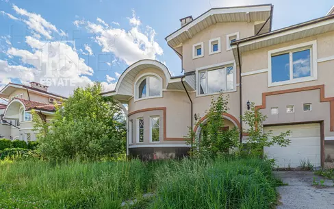 2-этажный таунхаус 330 м² без отделки