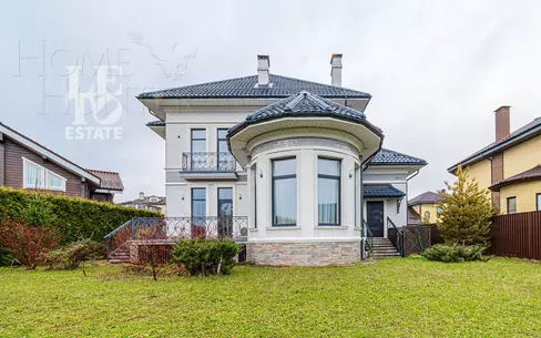 3-этажный коттедж 350 м² с отделкой