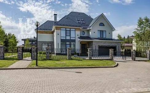 3-этажный коттедж 600 м² с отделкой