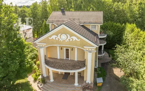 3-этажный коттедж 384.4 м² с отделкой