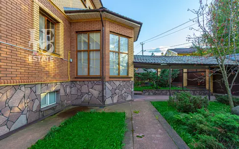 2-этажный коттедж 553.8 м² с отделкой