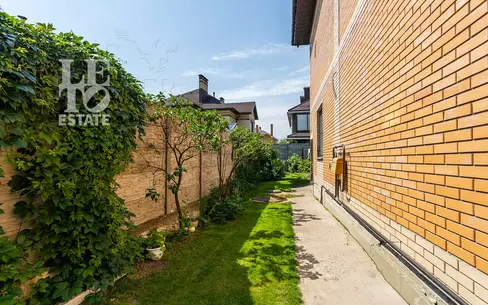 2-этажный коттедж 300.2 м² без отделки