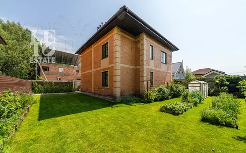 2-этажный коттедж 300.2 м² без отделки