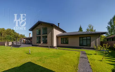 2-этажный коттедж 302 м² с отделкой