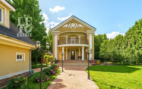 3-этажный коттедж 384.4 м² с отделкой