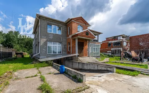 2-этажный коттедж 1 100.7 м² с отделкой