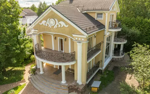 3-этажный коттедж 384.4 м² с отделкой