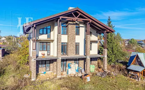 3-этажный коттедж 690 м² без отделки