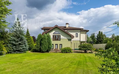 2-этажный коттедж 286.6 м² с отделкой