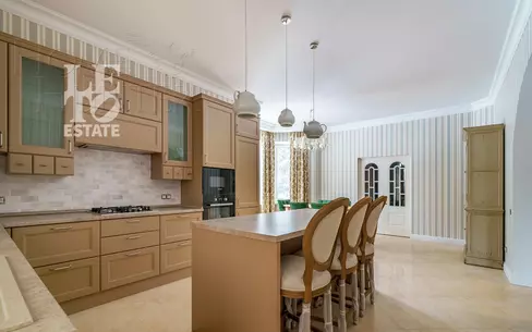 3-этажный коттедж 600 м² с отделкой