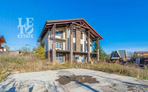 3-этажный коттедж 690 м² без отделки