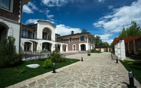 2-этажный коттедж 4 000 м² с отделкой