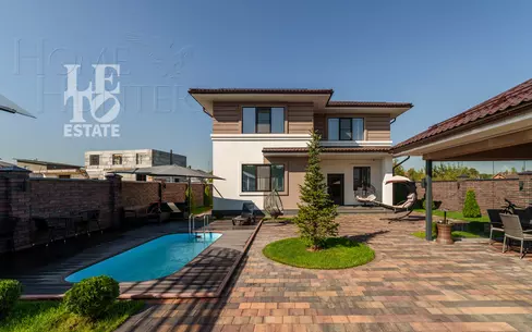 2-этажный коттедж 244 м² с отделкой