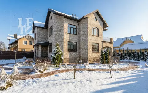 2-этажный коттедж 360 м² с отделкой