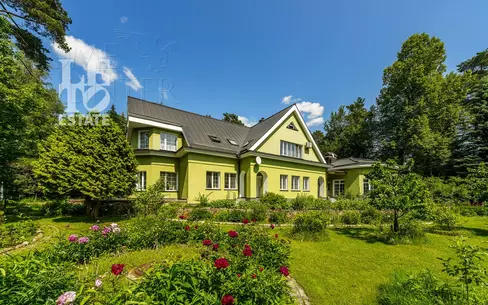 2-этажный коттедж 675.8 м² с отделкой