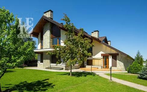 2-этажный коттедж 962.1 м² без отделки