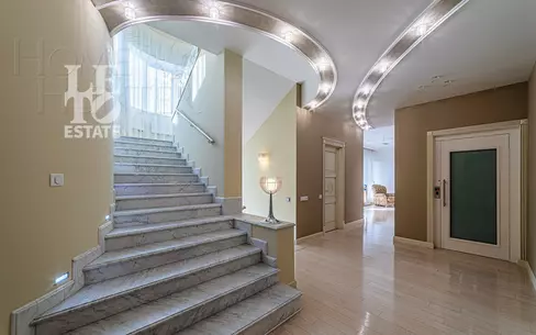 2-этажный коттедж 1 150 м² с отделкой