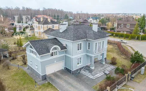 2-этажный коттедж 550 м² с отделкой