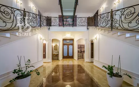 2-этажный коттедж 700 м² с отделкой