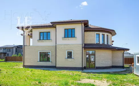 2-этажный коттедж 303 м² без отделки