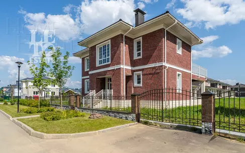 2-этажный коттедж 245.3 м² с отделкой