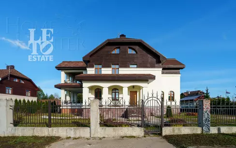 3-этажный коттедж 330 м² с отделкой