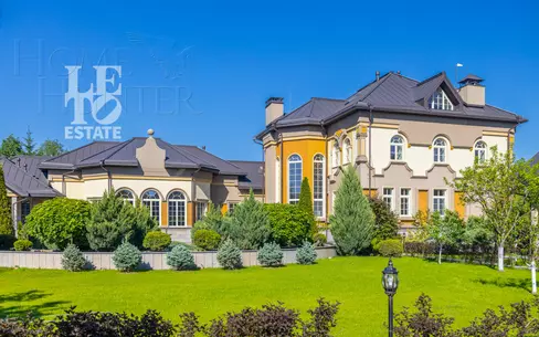 2-этажный коттедж 1 700 м² с отделкой