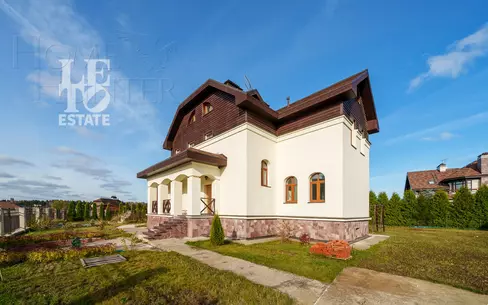 3-этажный коттедж 330 м² с отделкой