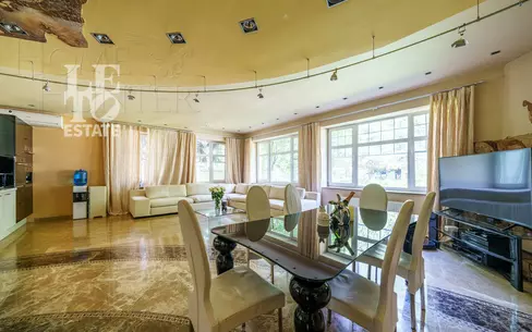 3-этажный коттедж 640 м² с отделкой