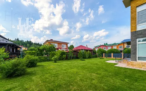 3-этажный коттедж 500 м² с отделкой