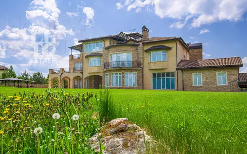 3-этажный коттедж 1 500 м² с отделкой