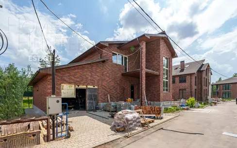 2-этажный коттедж 606.8 м² без отделки