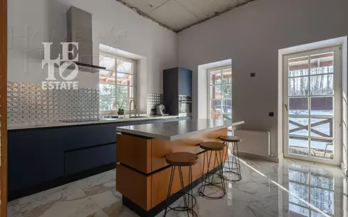 3-этажный коттедж 950 м² без отделки