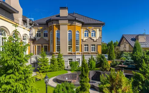 2-этажный коттедж 1 700 м² с отделкой