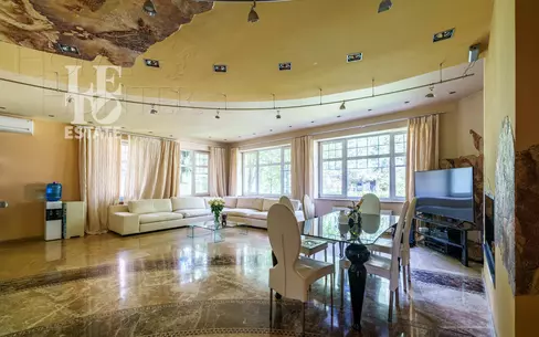 3-этажный коттедж 640 м² с отделкой