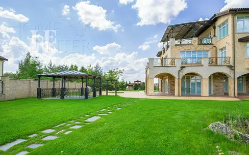 3-этажный коттедж 1 500 м² с отделкой