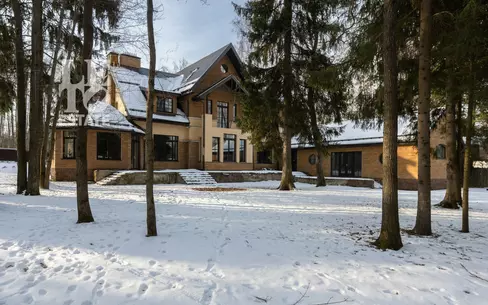 3-этажный коттедж 950 м² без отделки